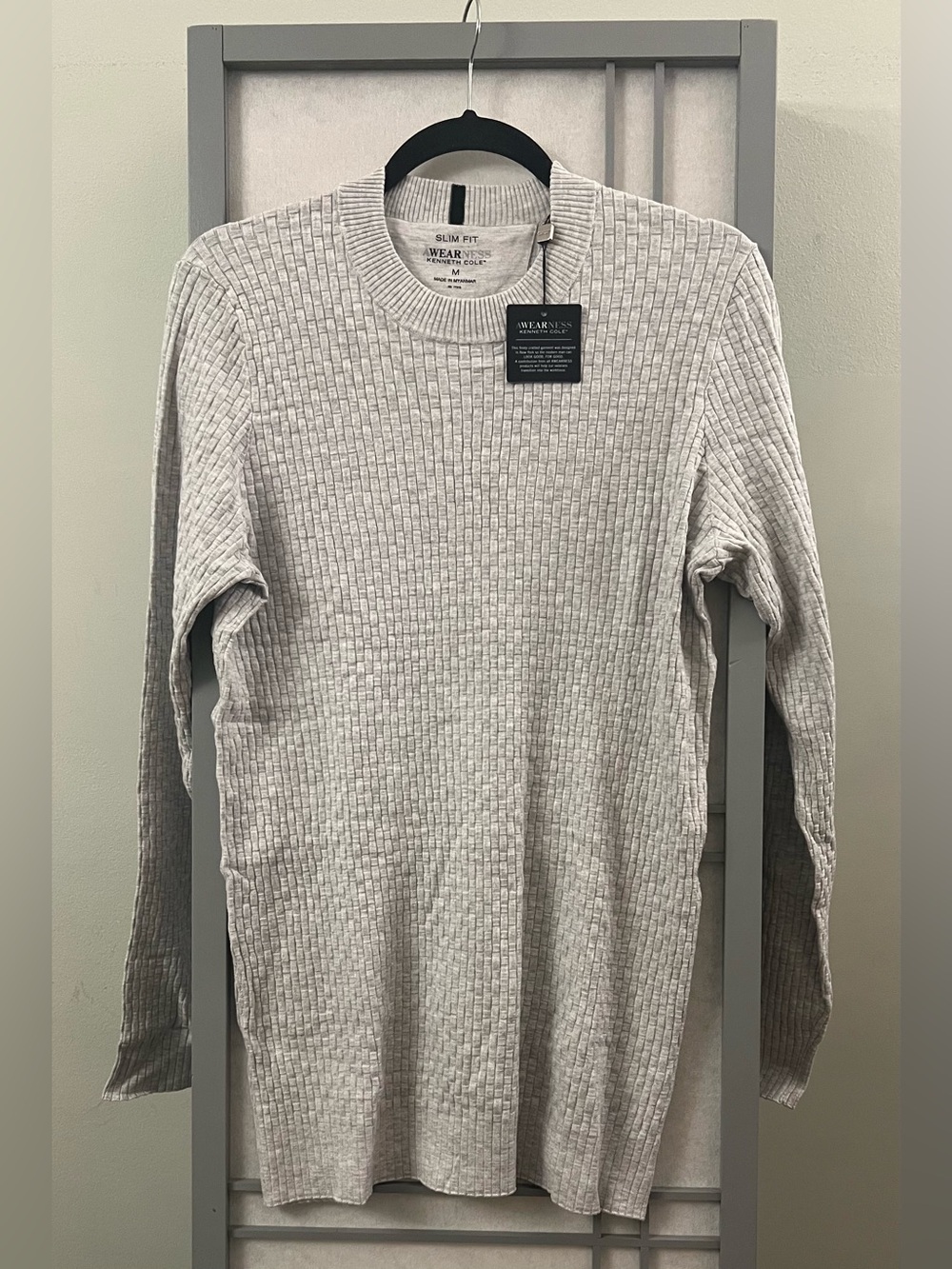 NWT Kenneth Cole Gray Long Sleeve V-Neck Sweater Thin Men’s Size Medium Slim Fit